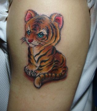 老虎纹身图片：手臂彩色小老虎纹身图片纹身作品