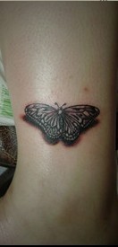 女士小腿部位小蝴蝶个性纹身图案