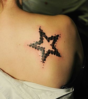 图腾纹身图片：肩部图腾五角星纹身图片纹身作品