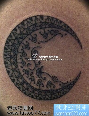 经典好看的图腾月亮纹身图片