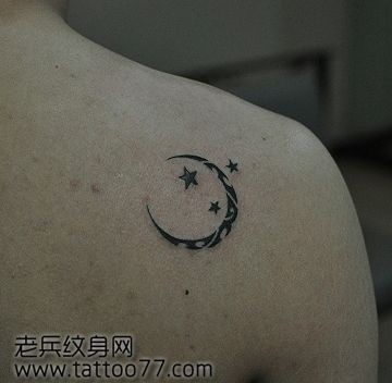 背部潮流精美的图腾月亮五角星纹身图片