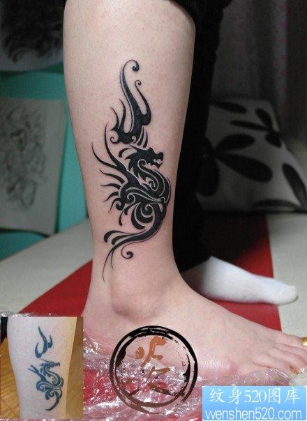 女人腿部经典好看的图腾龙纹身图片