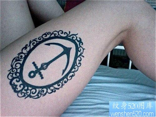 美女腿部唯美流行的图腾船锚纹身图片