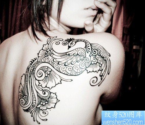 女人后背漂亮的图腾凤凰纹身图片