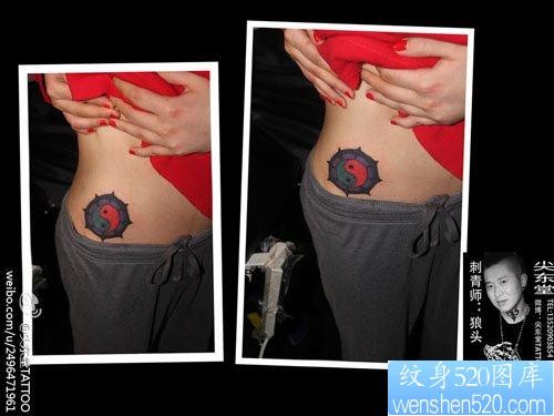 女人腹部经典的图腾八卦纹身图片