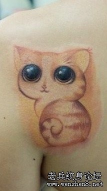背部可爱小猫咪纹身图片