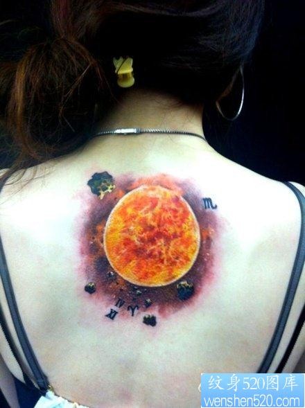太阳纹身图片：背部彩色太阳纹身图片纹身作品