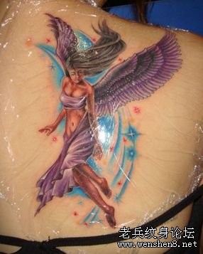 美女背部天使翅膀纹身图片