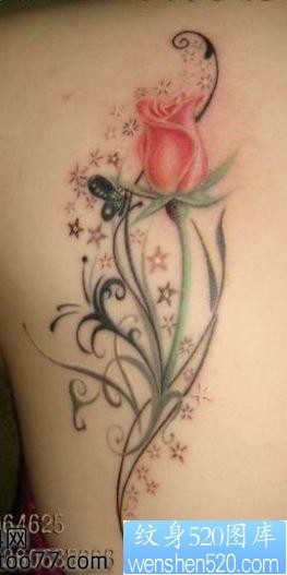 唯美潮流的背部玫瑰花纹身图片