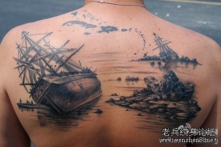 背部帆船纹身图片