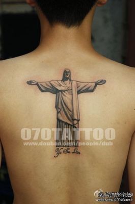 背部耶稣纹身图片