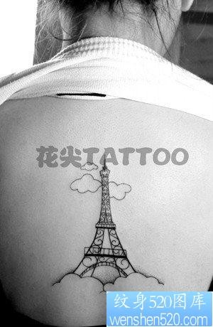 女人背部一幅巴黎铁塔纹身图片
