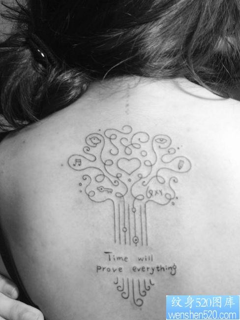 女人背部另类潮流的图腾树纹身图片