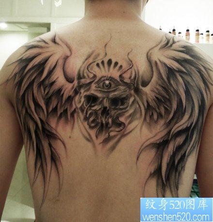 背部超酷的骷髅与翅膀纹身图片