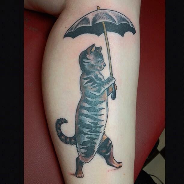 可爱经典的撑伞的猫咪纹身图片