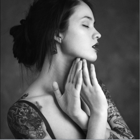 俄罗斯独特美女刺青摄影师性感写真（1）