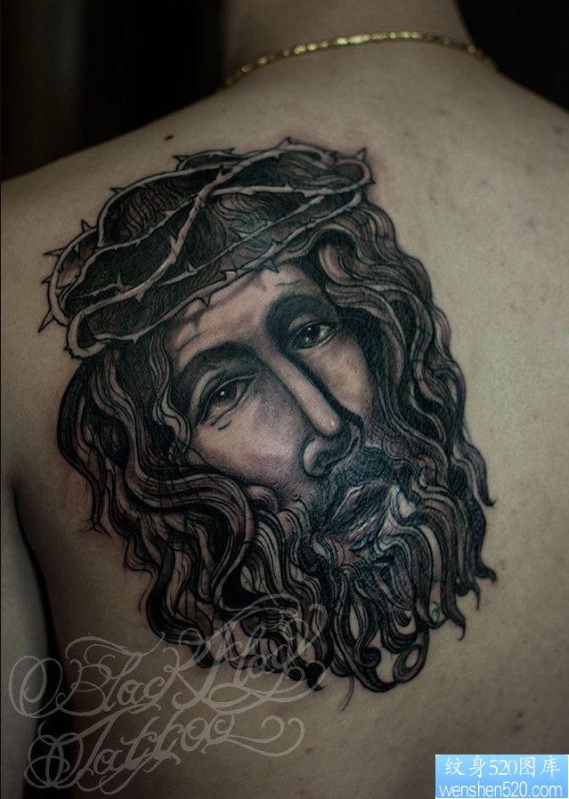 纹身520图库推荐一幅背部耶稣纹身图片