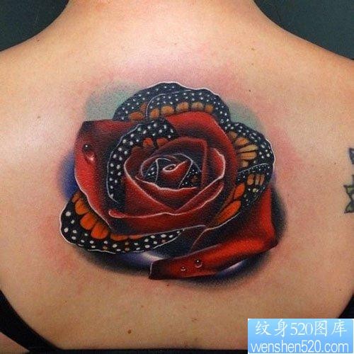 后背潮流唯美的红玫瑰纹身图片