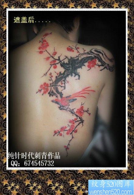 美女肩背漂亮潮流的梅花纹身图片