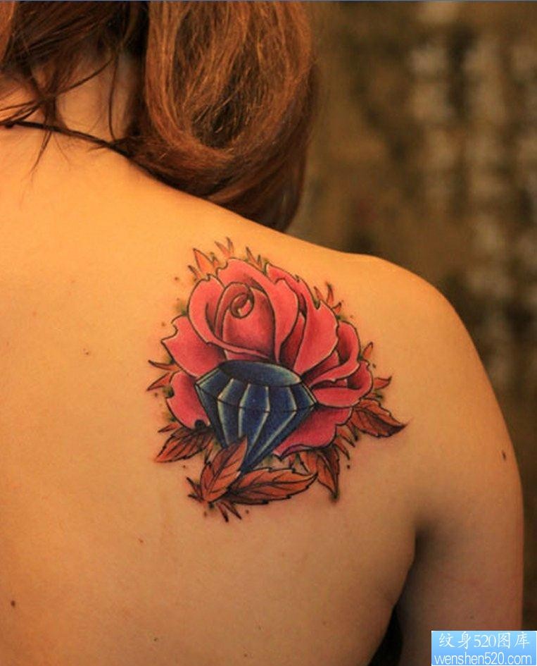 纹身520图库推荐一幅背部玫瑰花钻石纹身图片