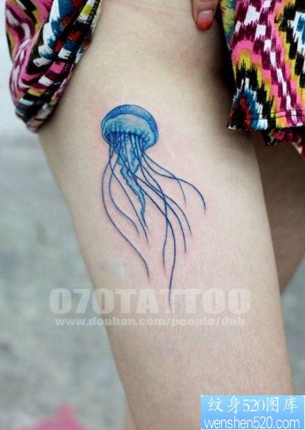 水母纹身图片：腿部彩色水母纹身图片纹身作品
