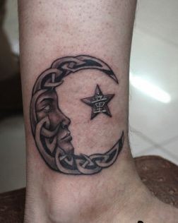 腿部纹身图片：腿部月亮星星纹身图片纹身作品