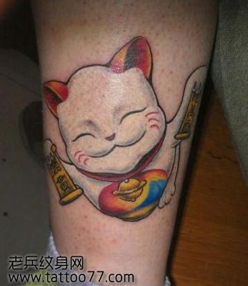 美女腿部招财猫纹身图片