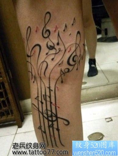 腿部经典的音符纹身图片