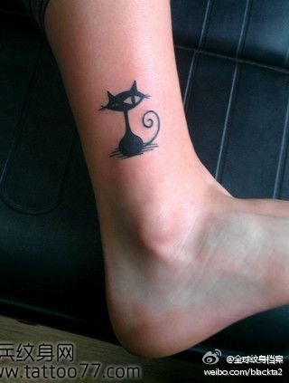 腿部潮流可爱的图腾猫咪纹身图片
