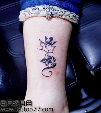 美女腿部潮流可爱的图腾猫咪纹身图片