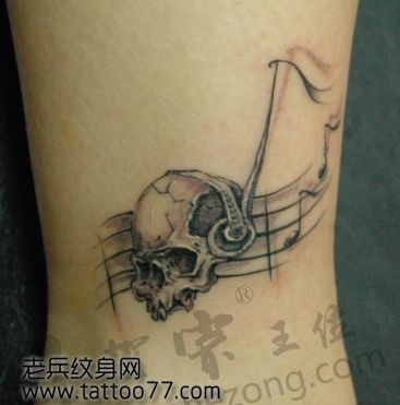 潮流经典的腿部骷髅音符纹身图片