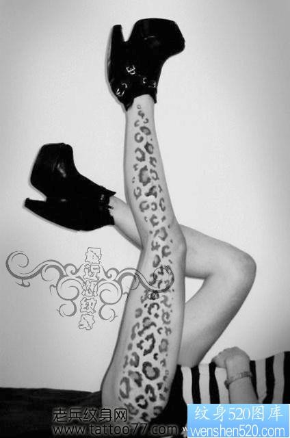 美女腿部潮流另类的豹纹纹身图片