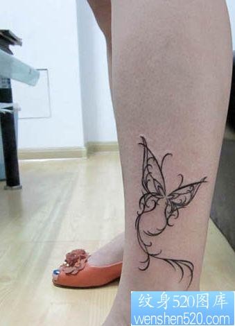 女孩子腿部蝴蝶藤蔓纹身图片