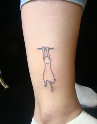 女孩子腿部可爱的猫咪纹身图片