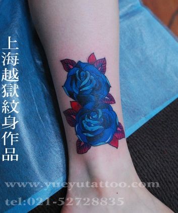 女孩子腿部欧美风格的玫瑰花纹身图片