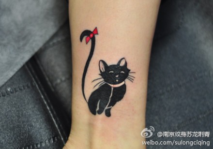 女孩子喜欢的可爱图腾猫咪纹身图片