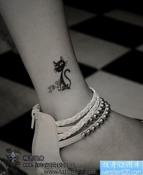 女孩子腿部可爱的图腾猫咪纹身图片