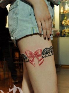 女孩子腿部潮流性感的蝴蝶结蕾丝纹身图片