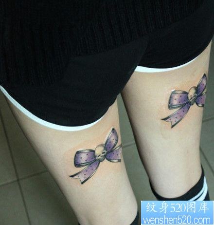 美女腿部潮流好看的蝴蝶结纹身图片