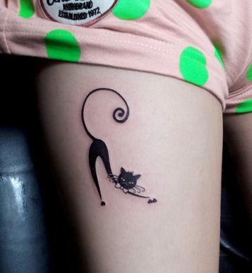 女孩子腿部流行可爱的图腾猫咪纹身图片