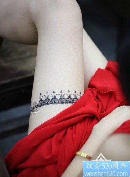美女腿部性感潮流的蕾丝纹身图片