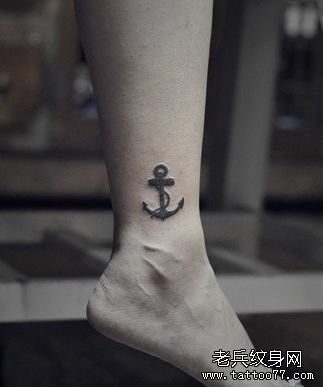 女孩子腿部精美的图腾船锚纹身图片