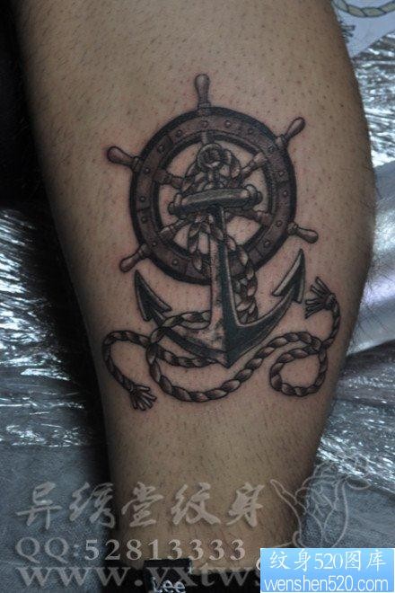 腿部一幅精美的船锚纹身图片