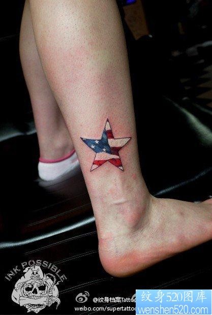 腿部一幅潮流经典的美国国旗五角星纹身图片