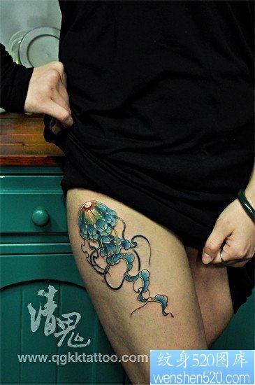 美女腿部潮流精美的水母纹身图片