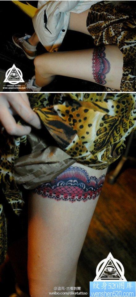 美女腿部潮流流行的蕾丝纹身图片