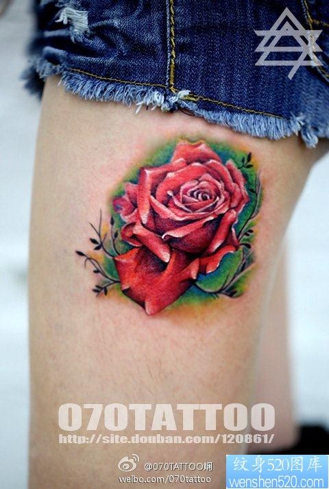美女腿部精美的彩色玫瑰花纹身图片