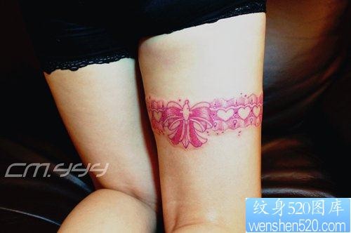 美女腿部潮流好看的蝴蝶结蕾丝纹身图片