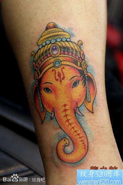 女人腿部唯美流行的象神纹身图片