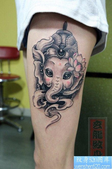 美女腿部可爱的漂亮的象神纹身图片